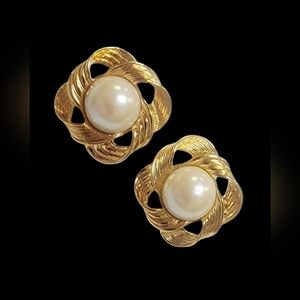 Vintage Elegant Gold Pearl Earrings♥︎ BOTH PAIRS ♥︎